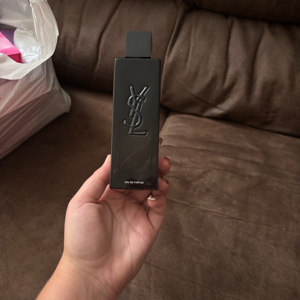 Yves Saint Laurent myself Black Eau de Parfum